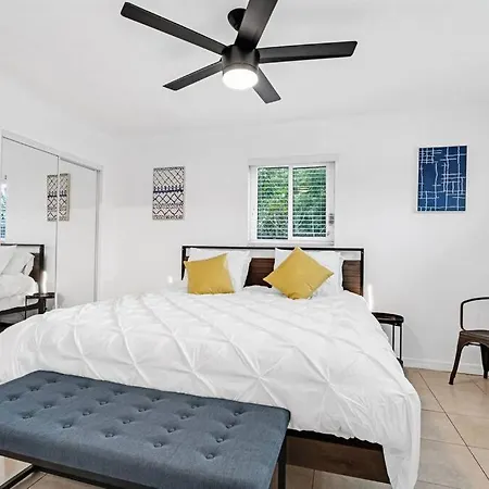 Spacious 5 Bedrooms With Large Pool, 12 Minutes To The Ocean